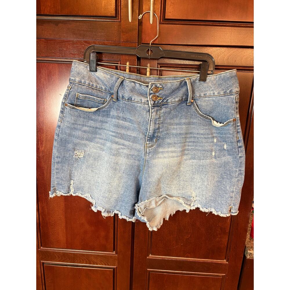 Sound/Style Blue Denim Raw Hem Shorts Size 16